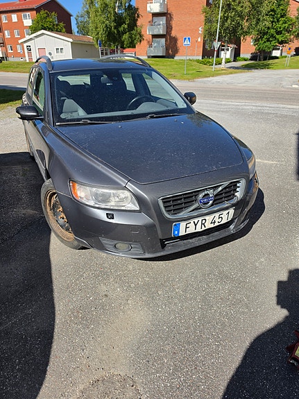 Volvo V50 2 of 5