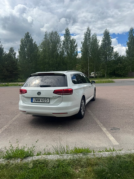Volkswagen Passat 3 of 5