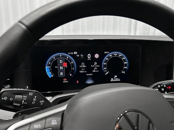Volkswagen Passat 13 of 16