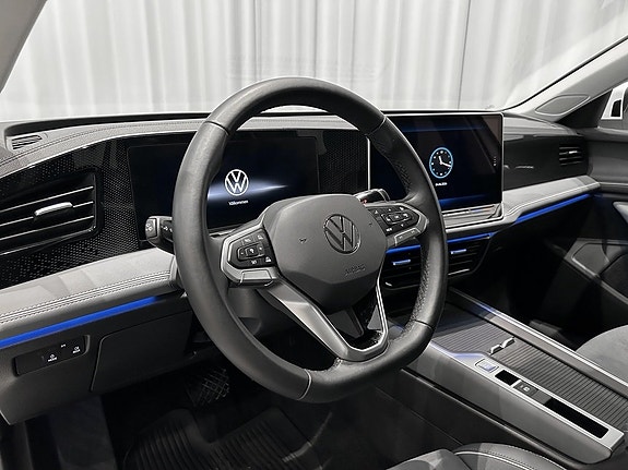Volkswagen Passat 10 of 16