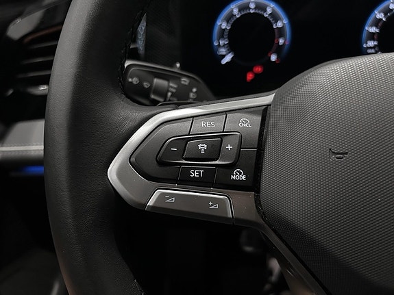 Volkswagen Passat 11 of 16