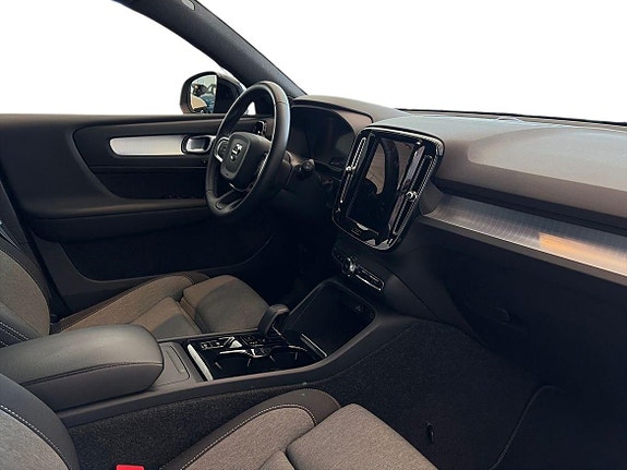 Volvo XC40 11 of 19