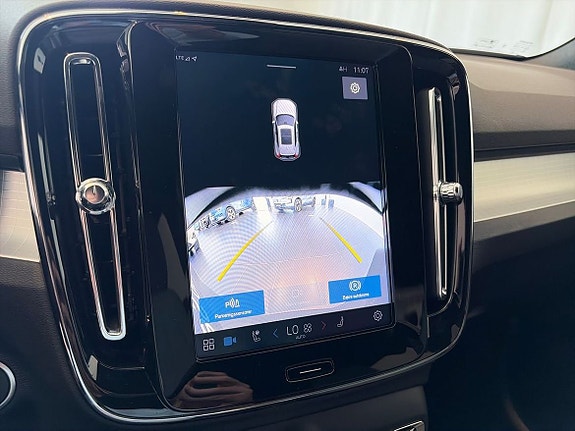 Volvo XC40 17 of 19