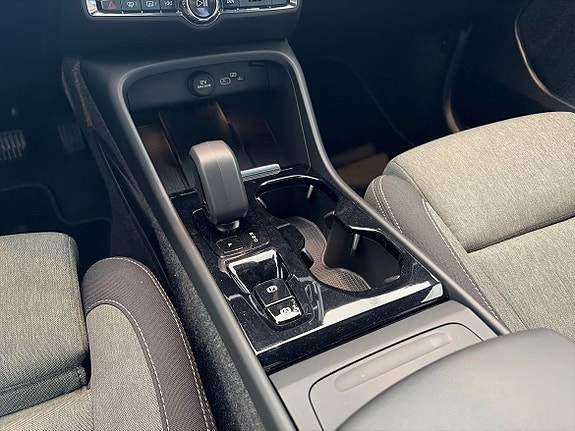 Volvo XC40 14 of 19