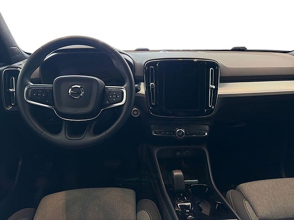 Volvo XC40 9 of 19