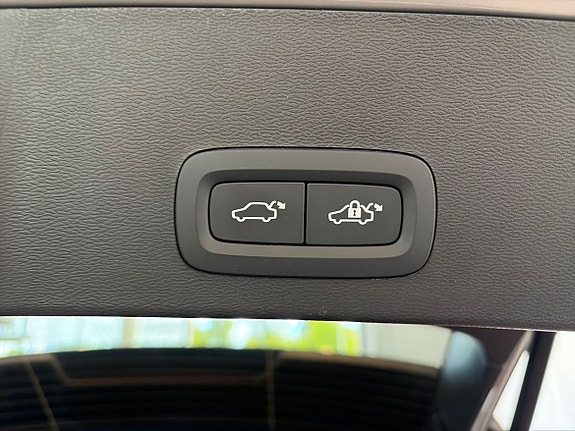 Volvo XC40 13 of 19