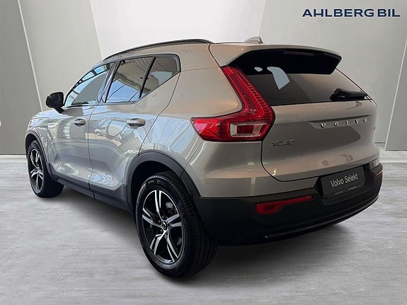 Volvo XC40 3 of 5