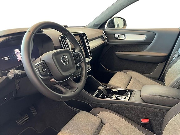 Volvo XC40 8 of 19