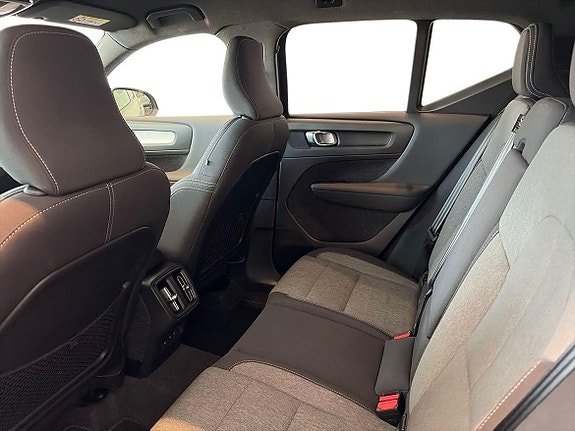 Volvo XC40 10 of 19