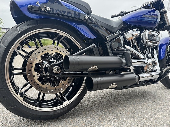 Harley-Davidson Breakout 114 9 of 13