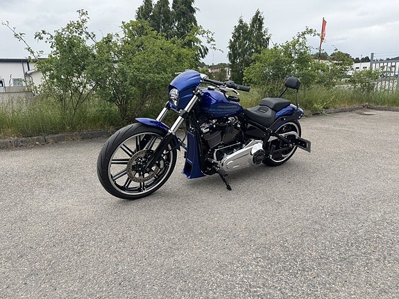 Harley-Davidson Breakout 114 3 of 5