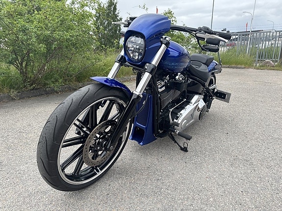 Harley-Davidson Breakout 114 2 of 5