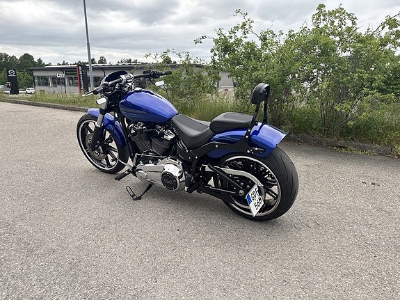 Harley-Davidson Breakout 114 5 of 5