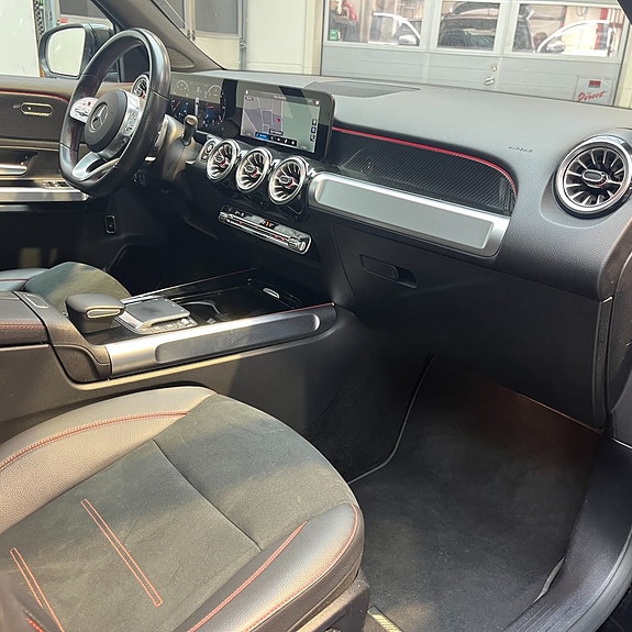 Mercedes-Benz GLB200 d 11 of 13
