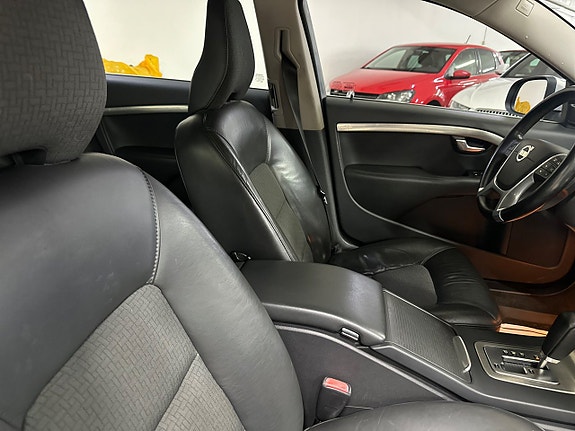 Volvo V70 12 of 15