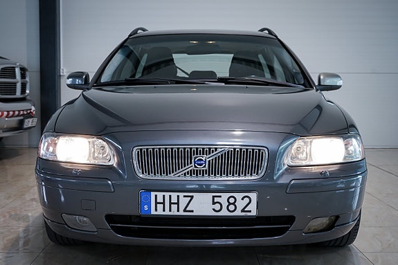 Volvo V70 2 of 24