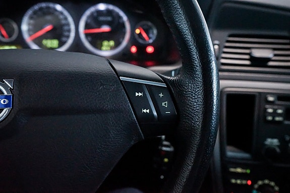 Volvo V70 13 of 24