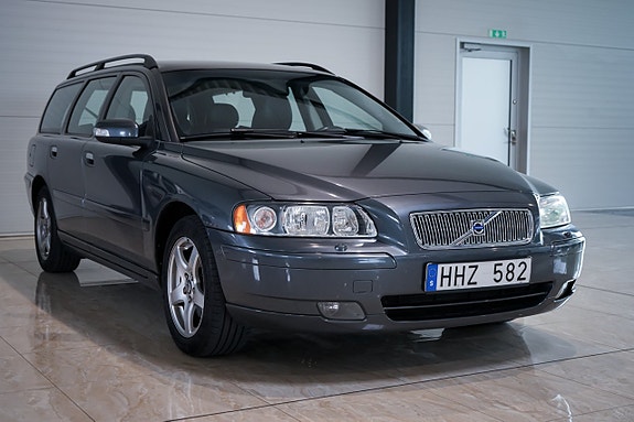 Volvo V70 3 of 24