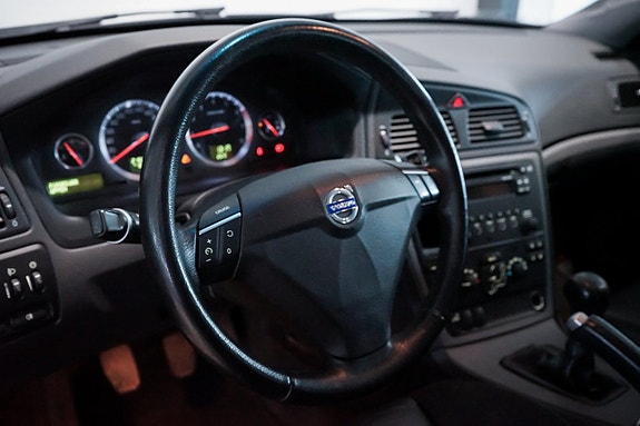 Volvo V70 16 of 24