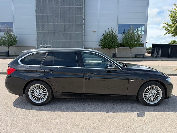 BMW 318d 3 of 5
