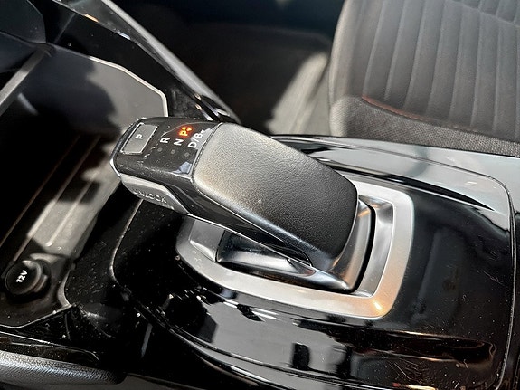 Peugeot e-208 10 of 15