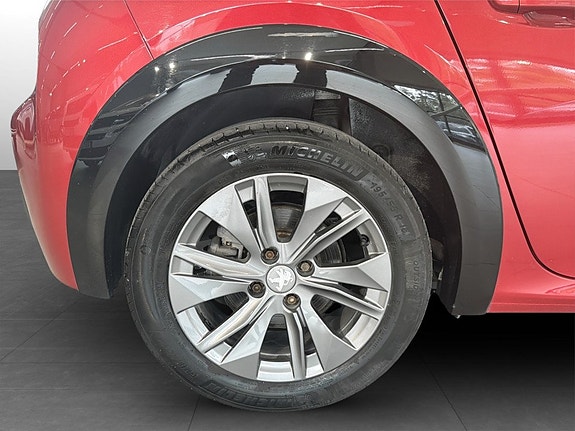 Peugeot e-208 13 of 15