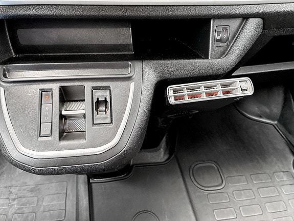 Opel Vivaro 12 of 15
