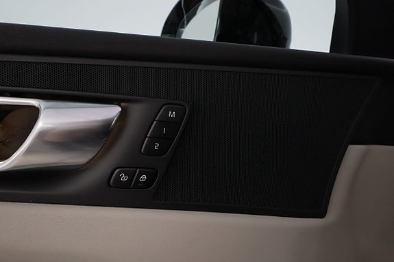 Volvo XC60 12 of 25