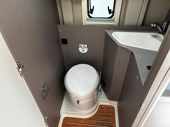 Etrusco 600 DB (Fiat Ducato), nyskick, automat, backkamera/nav, markis, dragkrok 15 of 15