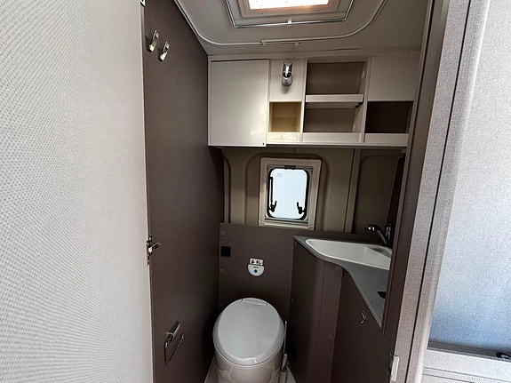 Etrusco 600 DB (Fiat Ducato), nyskick, automat, backkamera/nav, markis, dragkrok 14 of 15