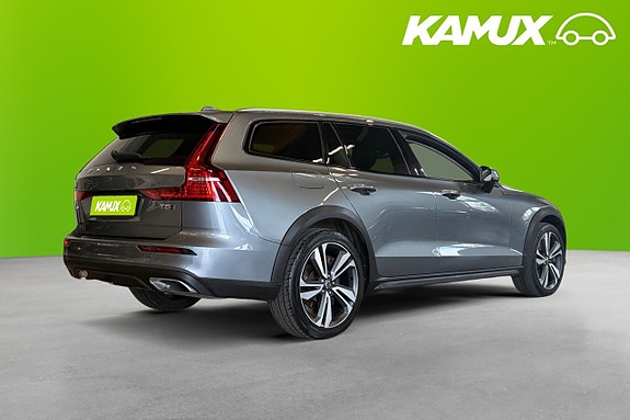 Volvo V60 Cross Country 4 of 5