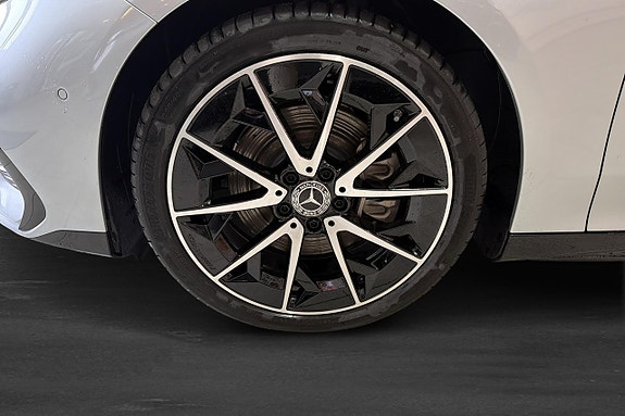 Mercedes-Benz CLA250 6 of 12