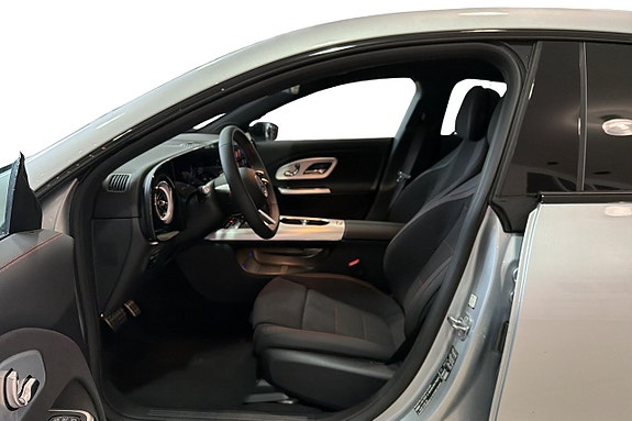 Mercedes-Benz CLA250 9 of 12