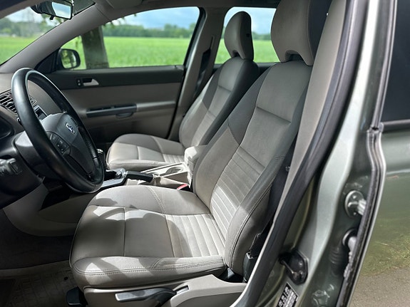 Volvo V50 10 of 16