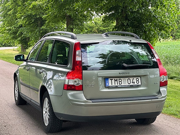 Volvo V50 3 of 16
