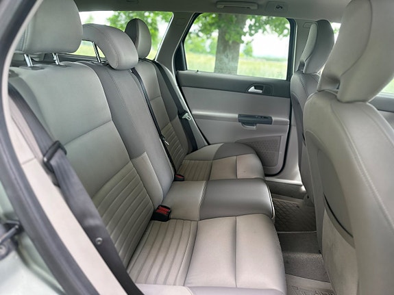 Volvo V50 12 of 16