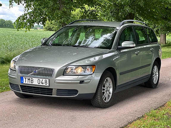Volvo V50 2 of 16