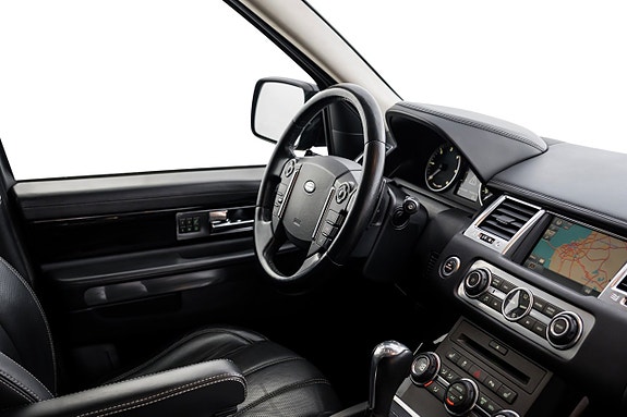 Land Rover Range Rover Sport 24 of 27