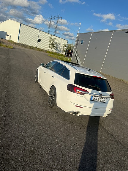Opel Insignia 2 of 5