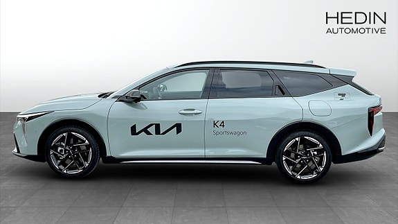 Kia K4 4 of 5