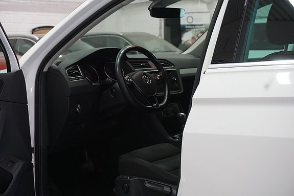 Volkswagen Tiguan 12 of 30
