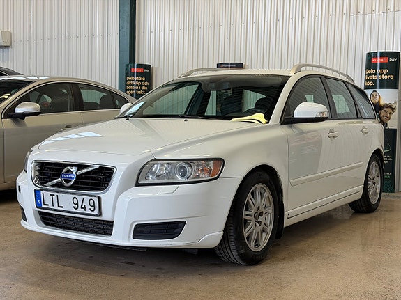 Volvo V50 4 of 20