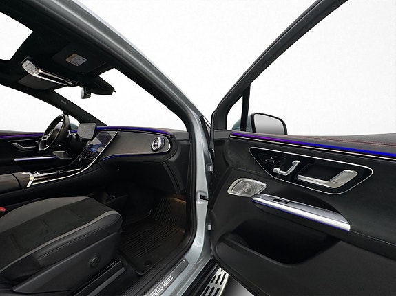 Mercedes-Benz EQE500 SUV 27 of 30