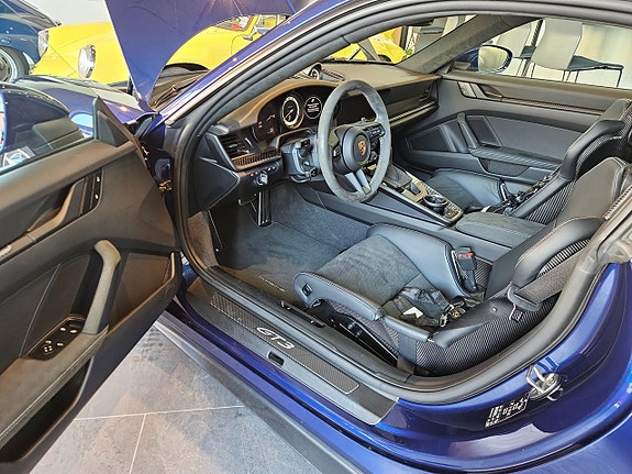 Porsche 911 GT3 9 of 11