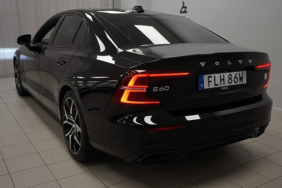 Volvo S60 3 of 5