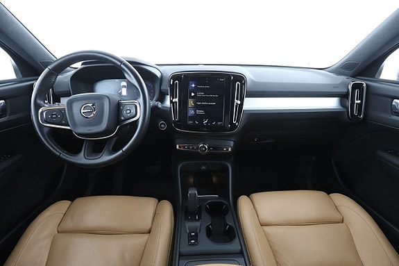 Volvo XC40 13 of 30