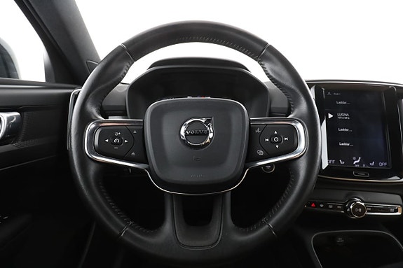 Volvo XC40 19 of 30