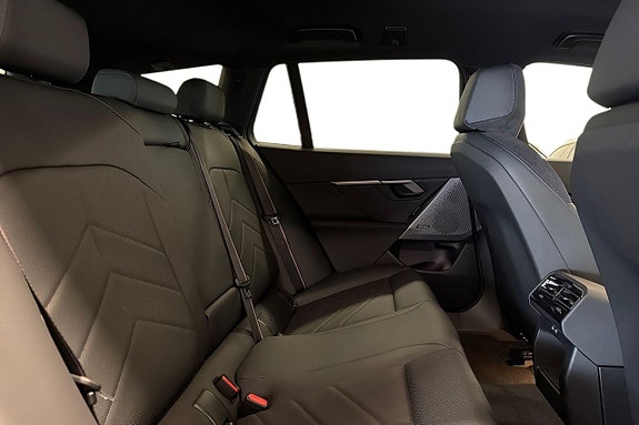 BMW i5 7 of 18