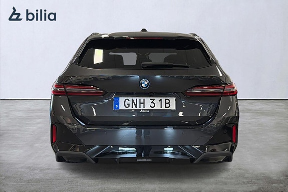 BMW i5 4 of 5