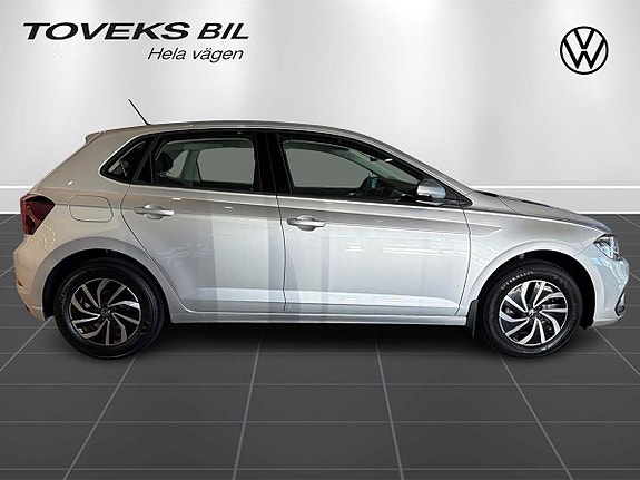 Volkswagen Polo 2 of 5